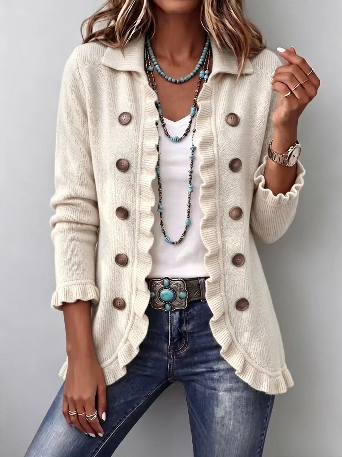 Victoria | Sweater jacket in ivory color with ruffles