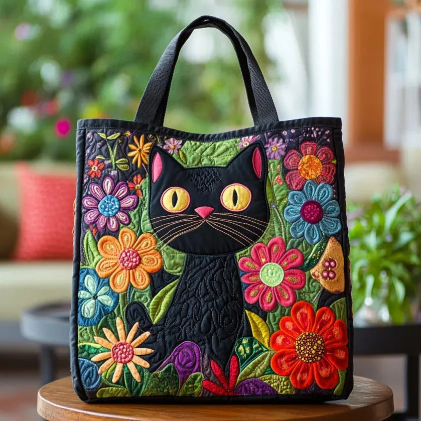 Lined shoulder bag with a black cat