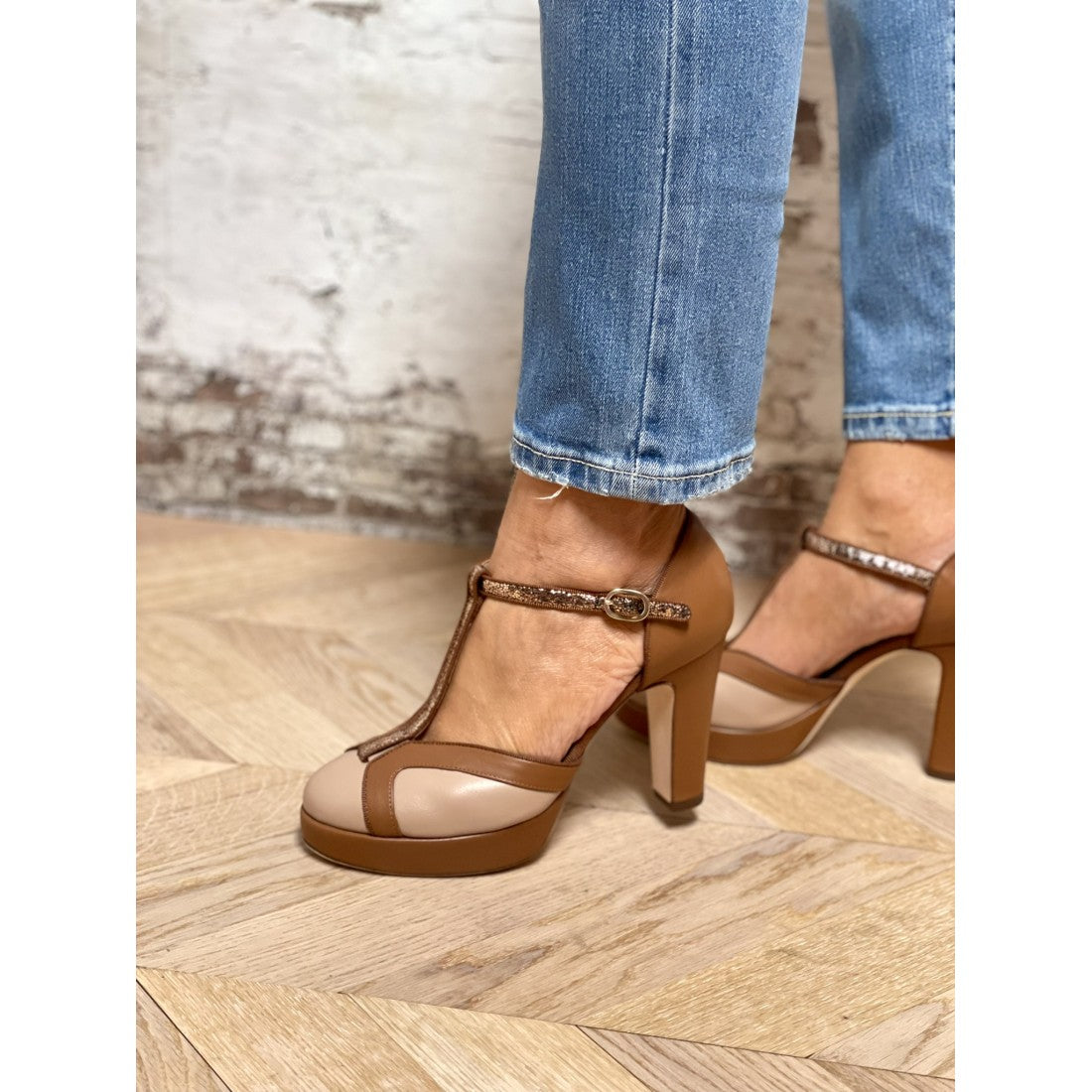 Gisela – T-Strap High Heel